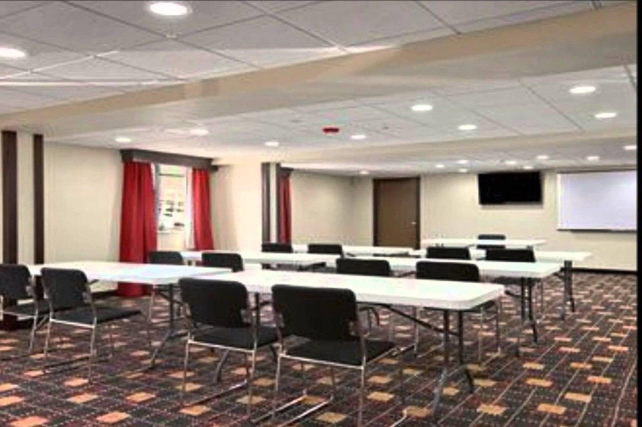 Sky Tree Hotels Tulsa Kültér fotó