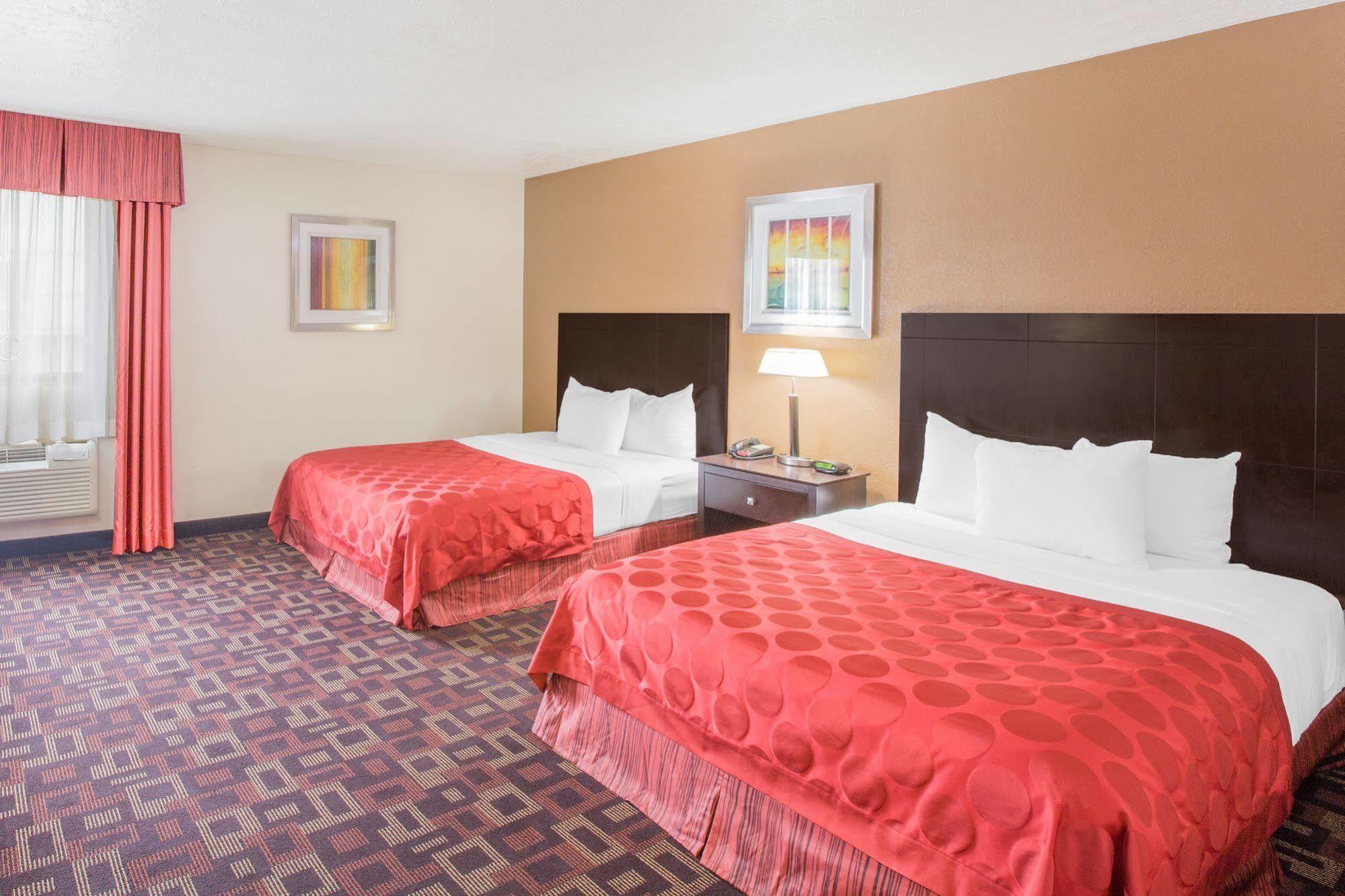 Sky Tree Hotels Tulsa Kültér fotó